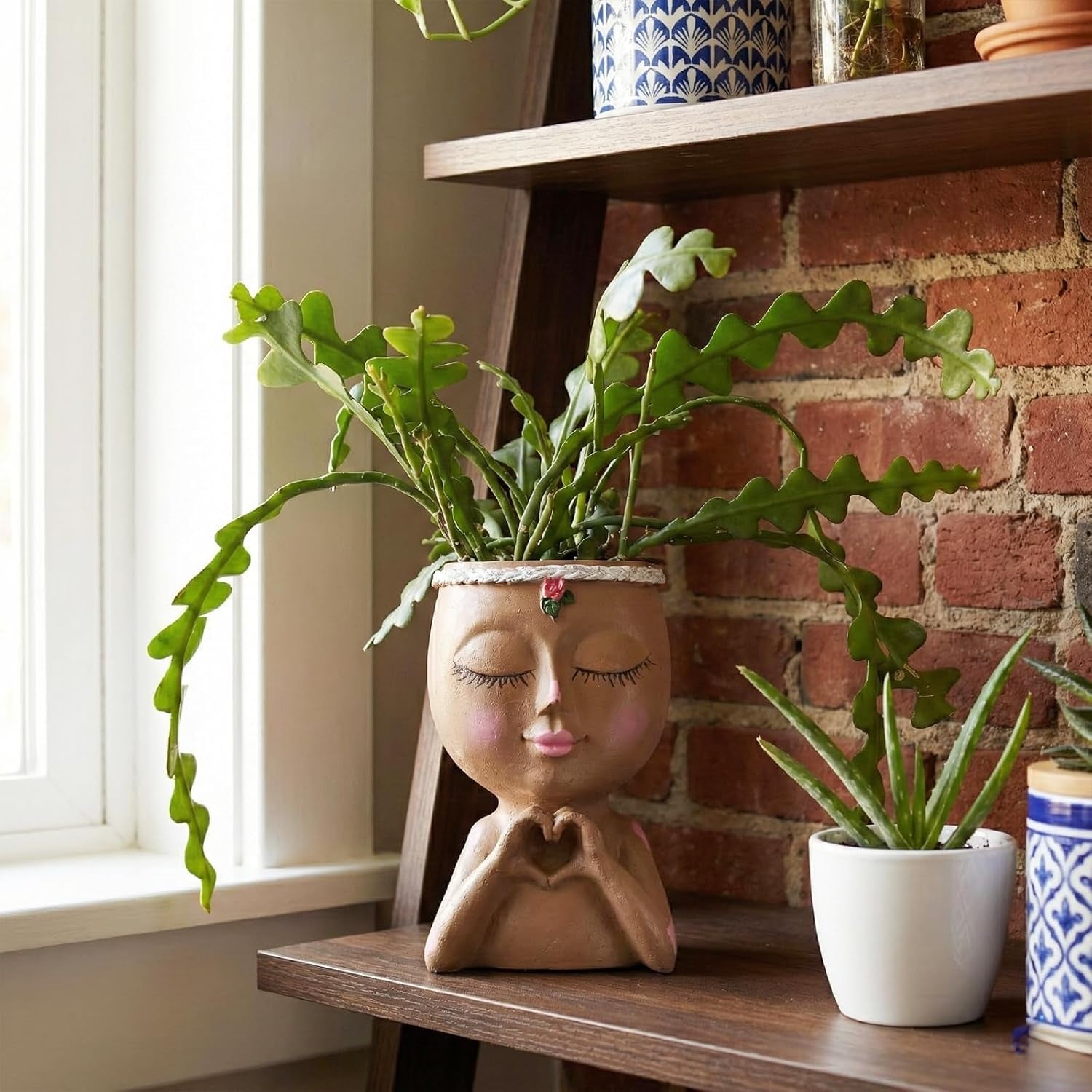 Face Planter Pot with Heart Hands, Resin Head Planter for Indoor Plants, Cute Succulent Pots with Drainage Hole, Gardening Gifts for Women Mom Teacher, 7.3" Home Decor (Brown)