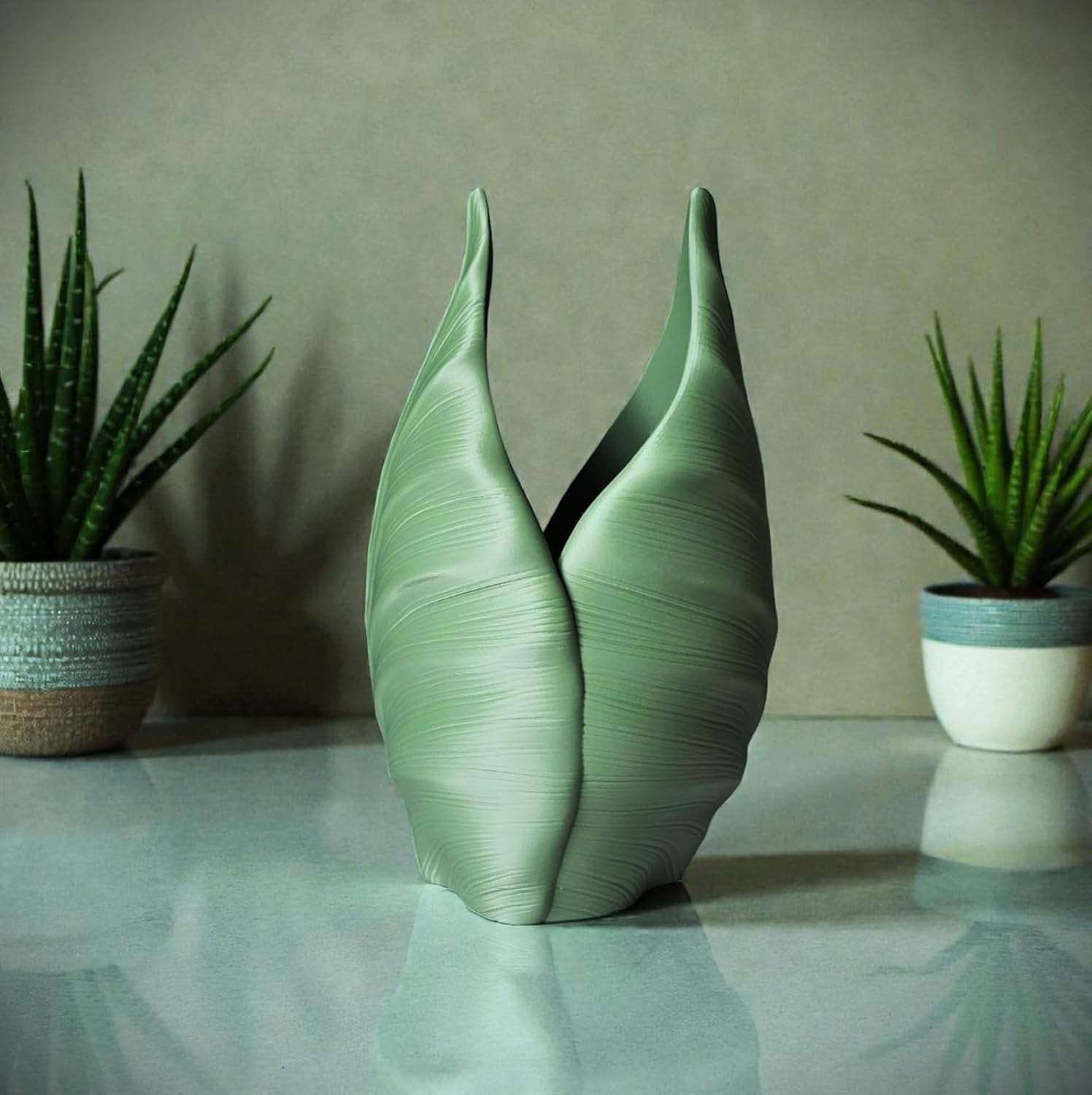 Modern Leaf Decorative Vase – 3D Printed Sculptural Green Vase, Minimalist Home Decor, Unique Aesthetic Statement Piece